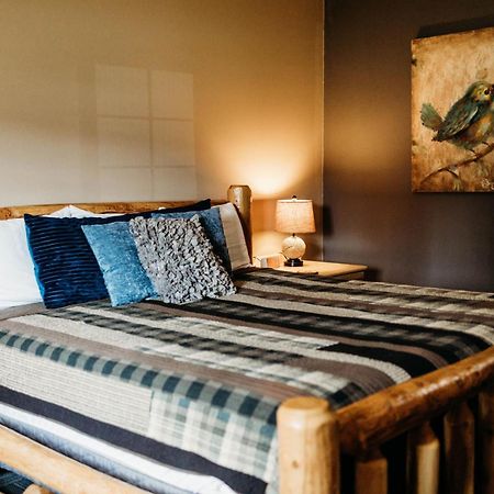 Big Horse Inn And Suites Lewistown エクステリア 写真